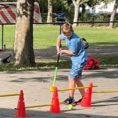 Schüler beim Minigolf